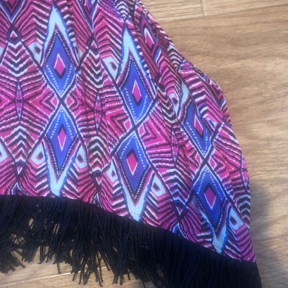 Fun crop top with black fringe detail - Picture 2 of 6